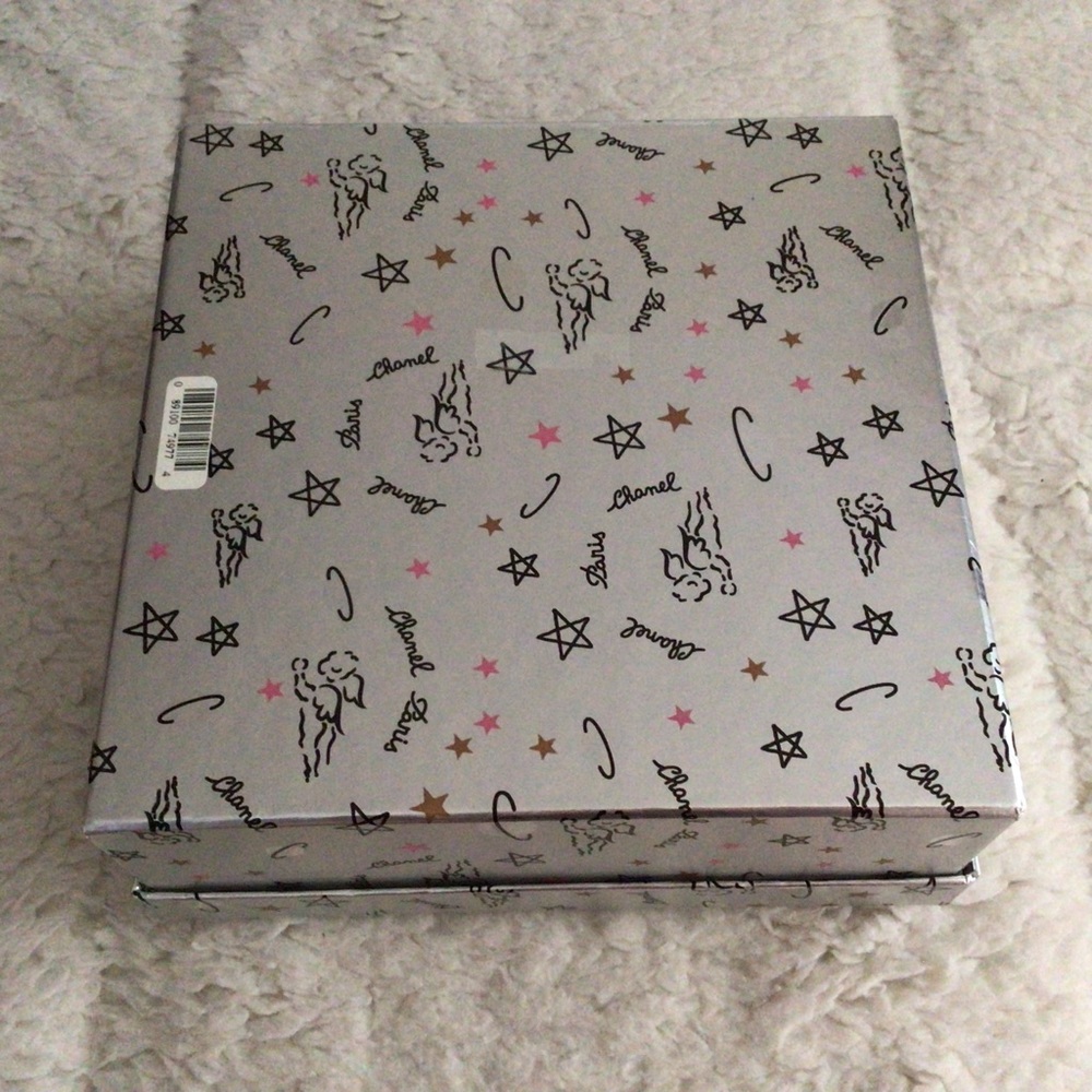 Vintage Chanel Paris Empty Gift Box with Signature Ribbon - Angels and Planets - Picture 3 of 13